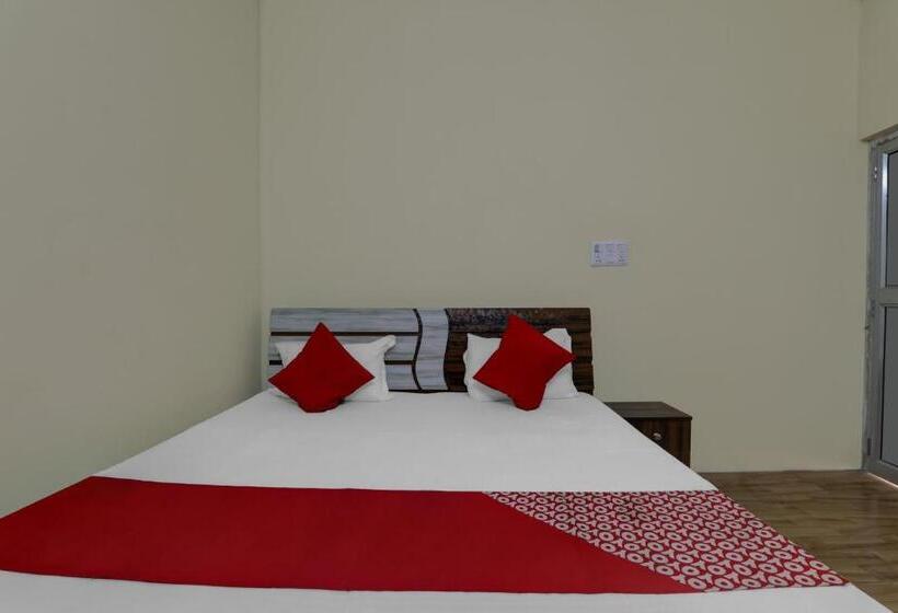 اتاق کلاسیک سه تخته, Oyo Flagship Prachi Guest House