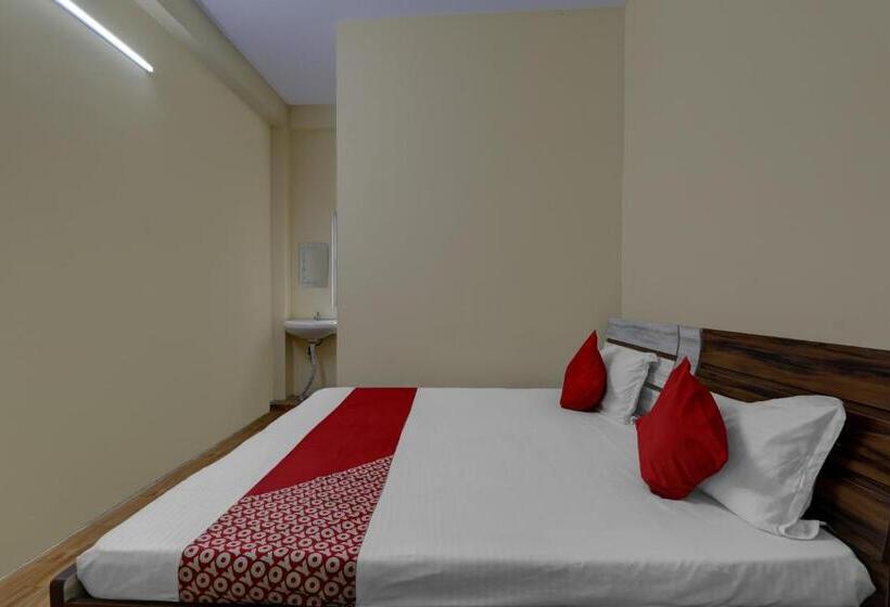 اتاق کلاسیک سه تخته, Oyo Flagship Prachi Guest House