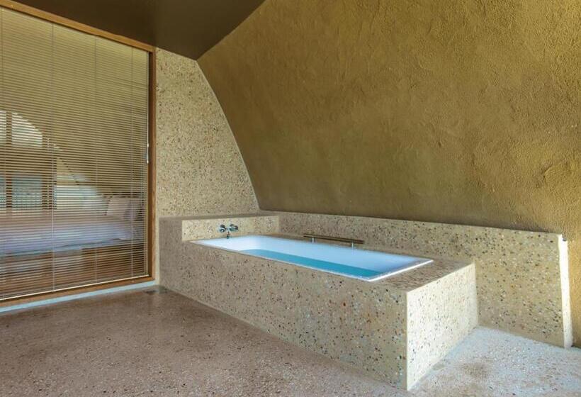 Suite with lake view, Yanmar Sunset Marina Clubhouse&
