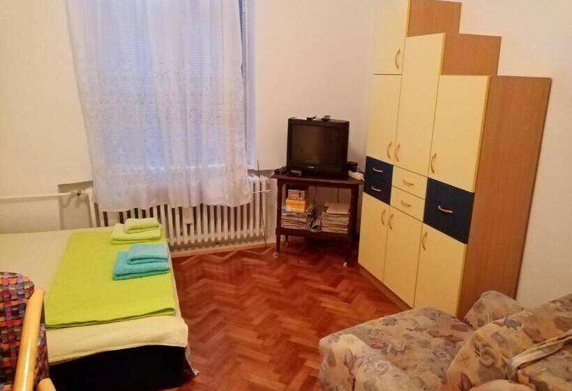 اتاق استاندارد با سرویس بهداشتی مشترک, Rooms For Exit 2024   For 2 Or 4 People For 4 Nights 11 15 July