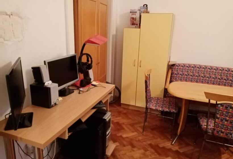 اتاق استاندارد با سرویس بهداشتی مشترک, Rooms For Exit 2024   For 2 Or 4 People For 4 Nights 11 15 July