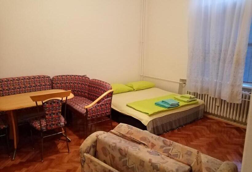 اتاق استاندارد با سرویس بهداشتی مشترک, Rooms For Exit 2024   For 2 Or 4 People For 4 Nights 11 15 July