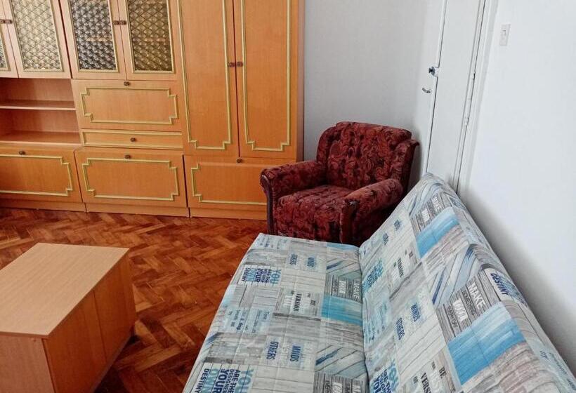 اتاق چهار تخته با دستشویی مشترک, Rooms For Exit 2024   For 2 Or 4 People For 4 Nights 11 15 July