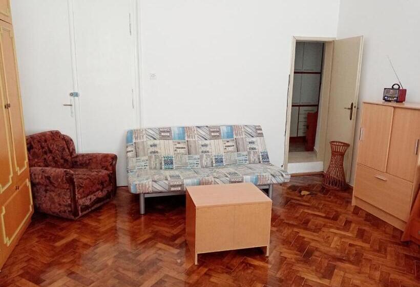 اتاق چهار تخته با دستشویی مشترک, Rooms For Exit 2024   For 2 Or 4 People For 4 Nights 11 15 July