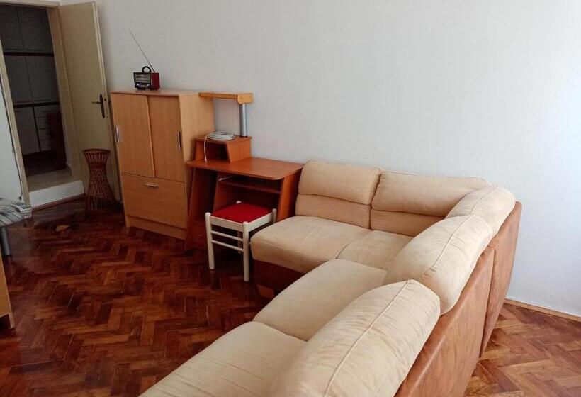 اتاق چهار تخته با دستشویی مشترک, Rooms For Exit 2024   For 2 Or 4 People For 4 Nights 11 15 July