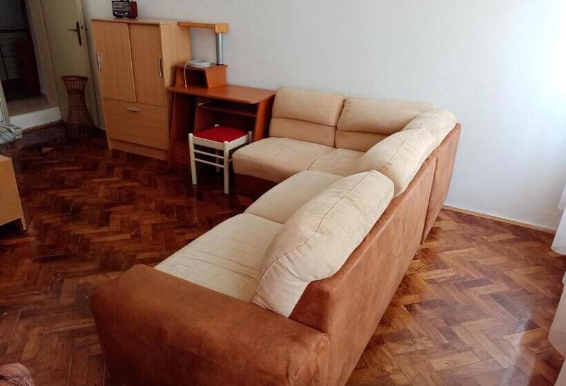 اتاق چهار تخته با دستشویی مشترک, Rooms For Exit 2024   For 2 Or 4 People For 4 Nights 11 15 July