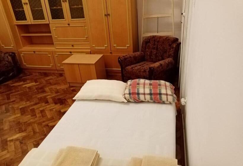 اتاق چهار تخته با دستشویی مشترک, Rooms For Exit 2024   For 2 Or 4 People For 4 Nights 11 15 July