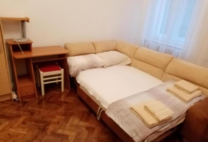 اتاق چهار تخته با دستشویی مشترک, Rooms For Exit 2024   For 2 Or 4 People For 4 Nights 11 15 July