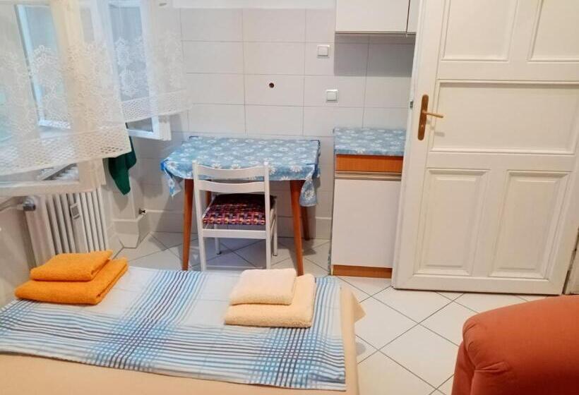 اتاق استاندارد با سرویس بهداشتی مشترک, Rooms For Exit 2024   For 2 Or 4 People For 4 Nights 11 15 July
