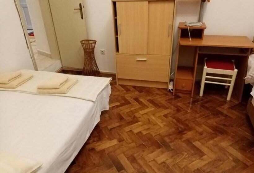 اتاق چهار تخته با دستشویی مشترک, Rooms For Exit 2024   For 2 Or 4 People For 4 Nights 11 15 July
