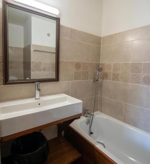 اتاق استاندارد با بالکن, 1a   Chambres Et Appartements Au Calme   Centre St Denis   Barachois