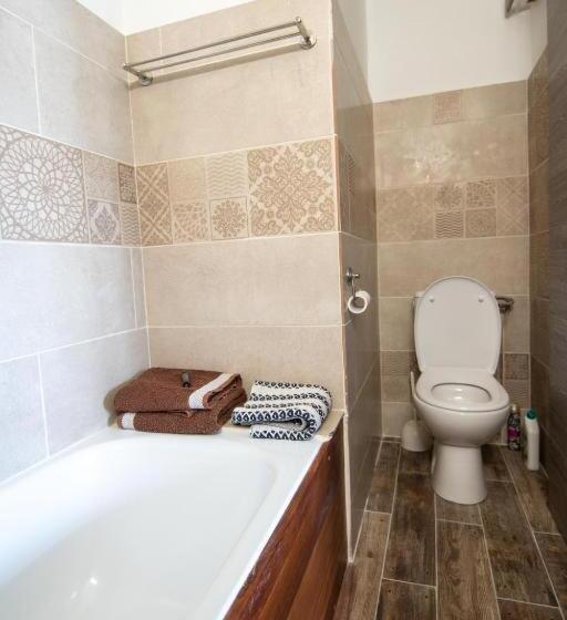 اتاق استاندارد با بالکن, 1a   Chambres Et Appartements Au Calme   Centre St Denis   Barachois