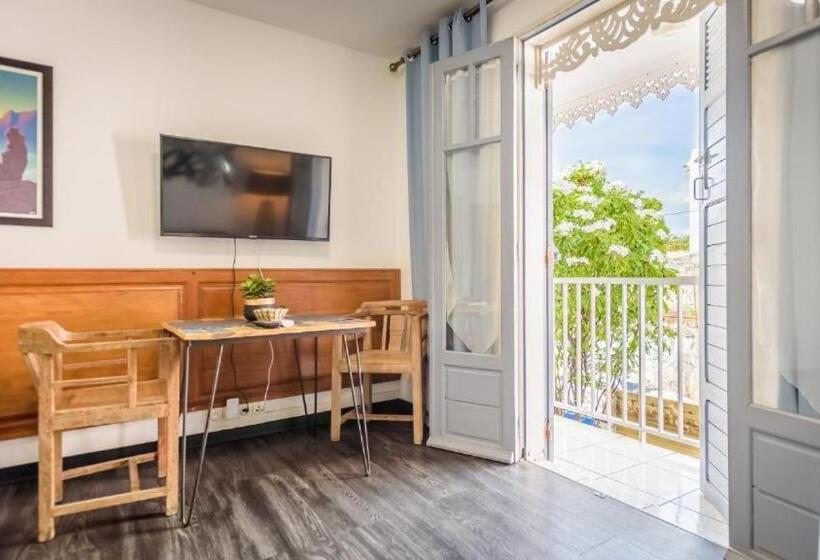آپارتمان 1 خوابه با بالکن, 1a   Chambres Et Appartements Au Calme   Centre St Denis   Barachois