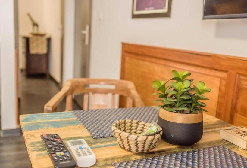 آپارتمان 1 خوابه با بالکن, 1a   Chambres Et Appartements Au Calme   Centre St Denis   Barachois