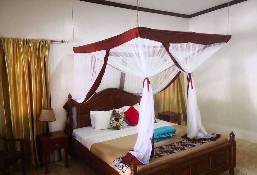 اتاق لوکس سه تخته, Mambo Ocean Resort