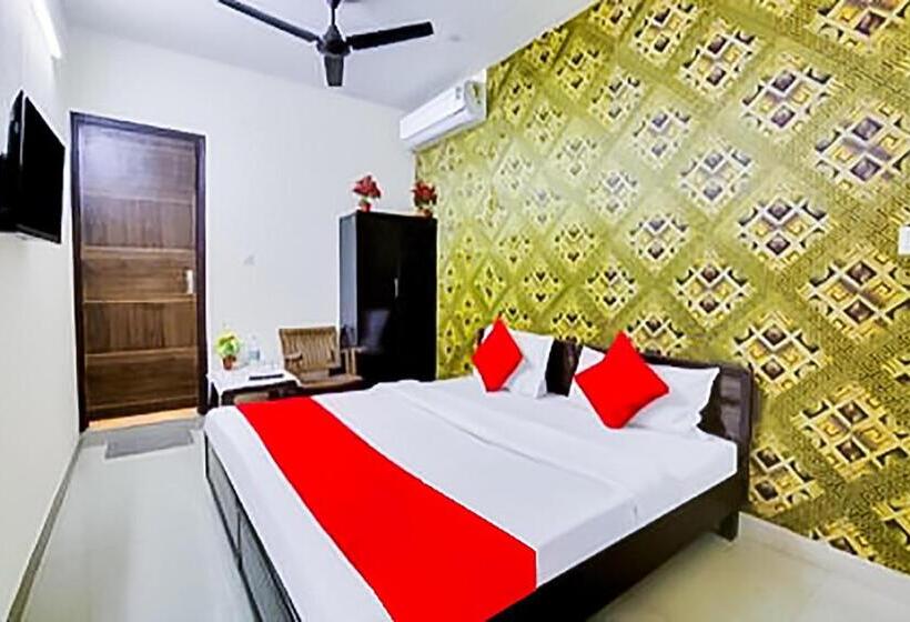 اتاق لوکس, Roomshala 112 Hotel Blissbourn   Lajpat Nagar