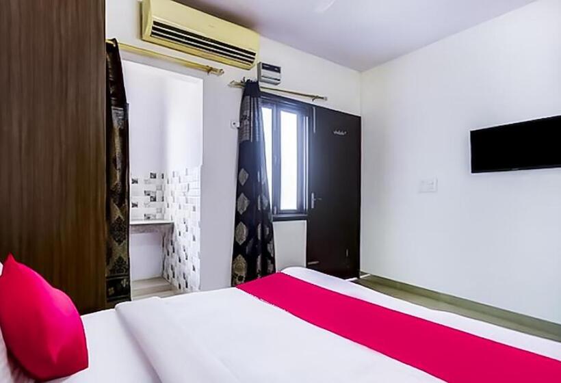 اتاق لوکس, Roomshala 112 Hotel Blissbourn   Lajpat Nagar