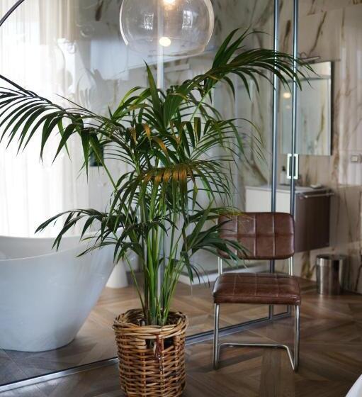 اتاق لوکس, La Resilienza Relais