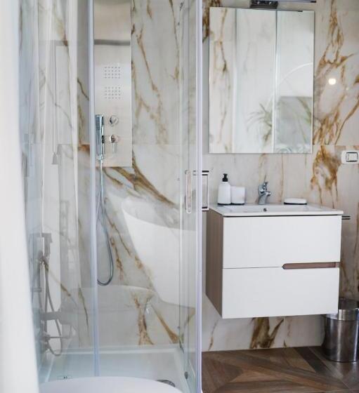 اتاق لوکس, La Resilienza Relais