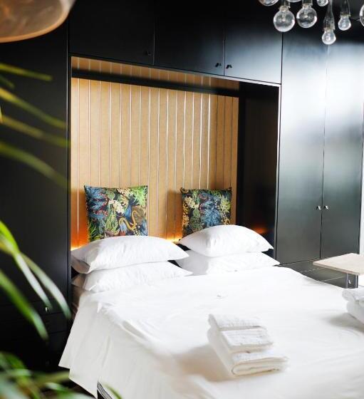 اتاق لوکس, La Resilienza Relais