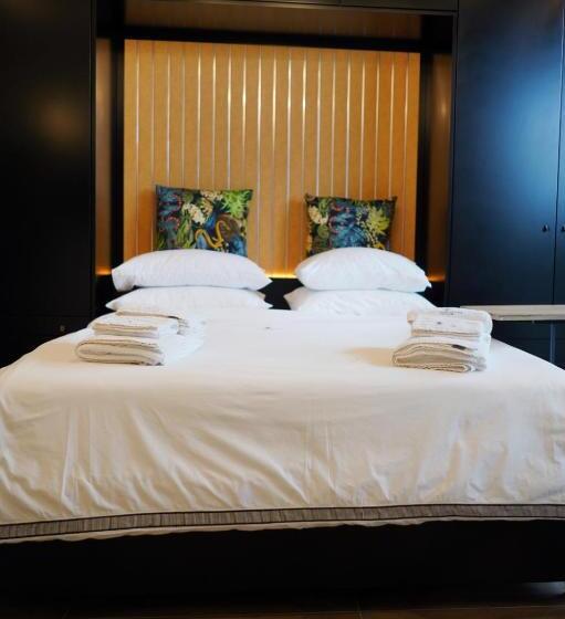 اتاق لوکس, La Resilienza Relais