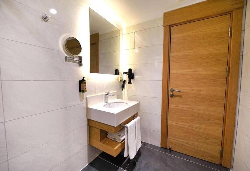 اتاق سوپریور تودرتو, Days Inn By Wyndham Istanbul Bomonti