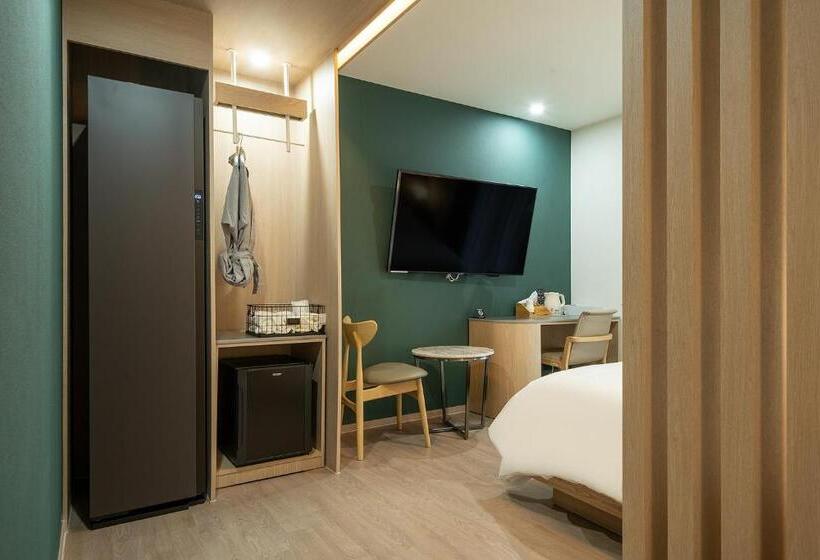 Premium room with terrace, Hound Hotel Gimhae Samgye