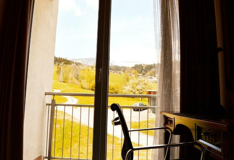 اتاق استاندارد یک تخته با بالکن, Hillsite Smart Hotel Flims