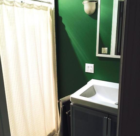 اتاق لوکس با تخت بزرگ, House 5863  Chicago S Premier Bed And Breakfast