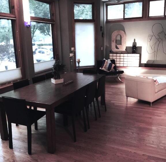 اتاق لوکس با تخت بزرگ, House 5863  Chicago S Premier Bed And Breakfast
