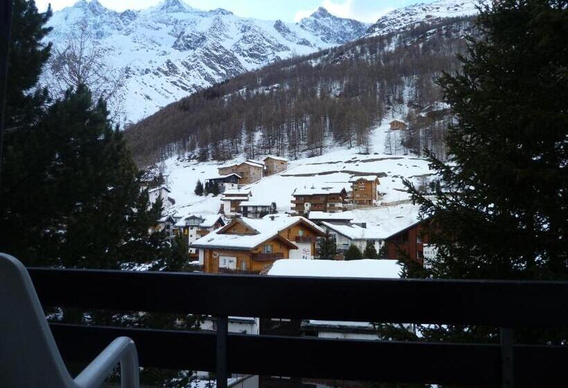 ファミリールーム, La Collina