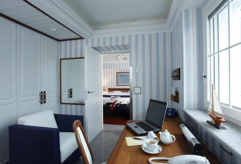 Superior room with lake view, Holiday  Yachtsport Resort