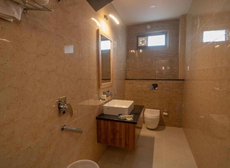 اتاق استاندارد سه تخته با بالکن, Corbett Bunglow , Jim Corbett