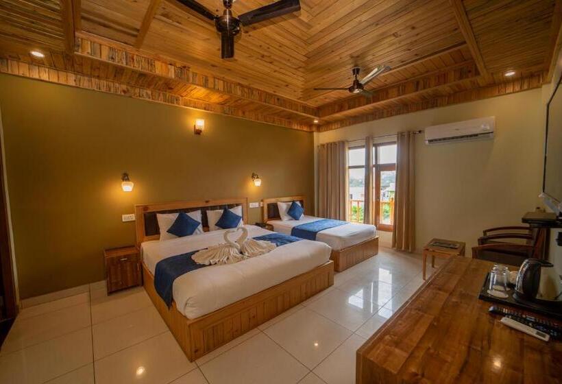اتاق استاندارد سه تخته با بالکن, Corbett Bunglow , Jim Corbett