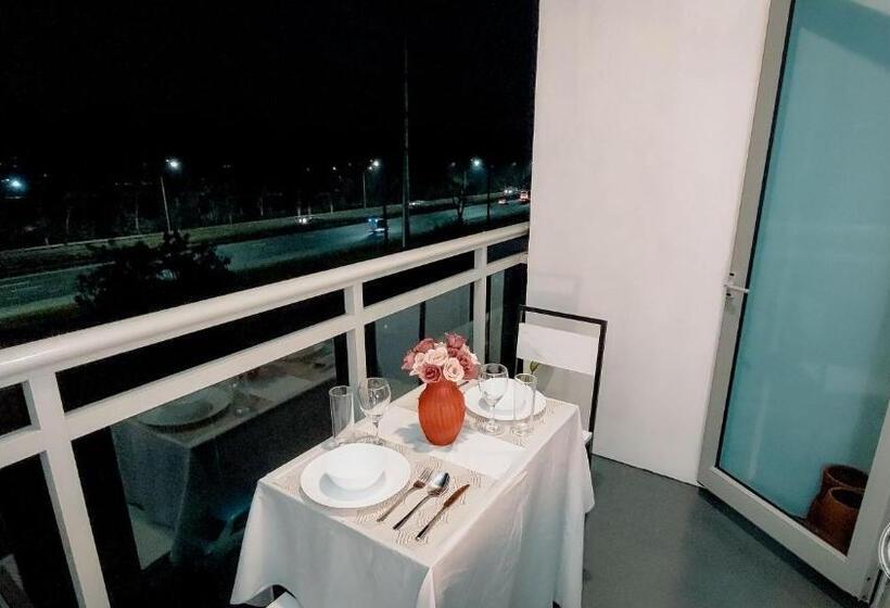 スタンダードスタジオ, Crissome Suite Azure North San Fernando Pampanga