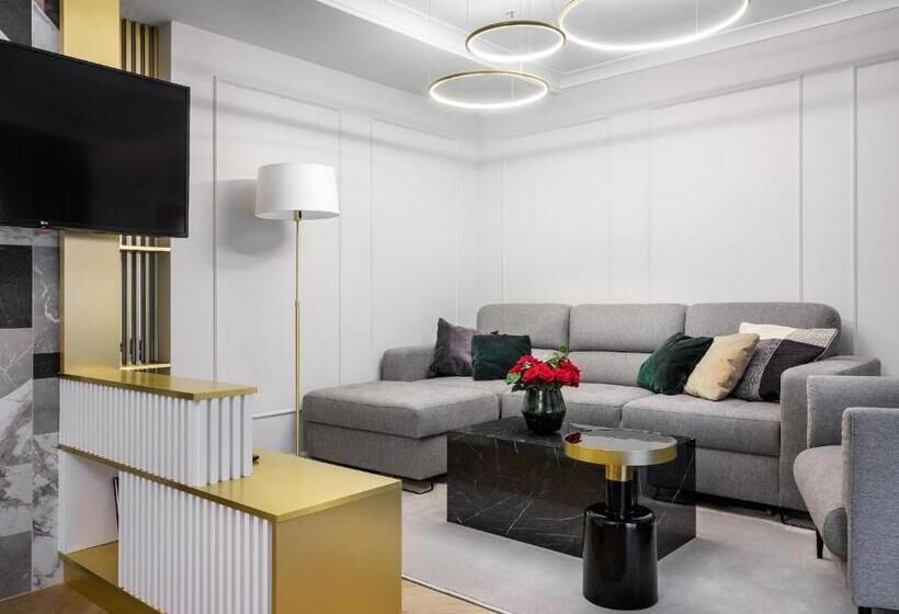 سوییت لوکس, Golden Queen Deluxe Jacuzzi Apartments   Old Town