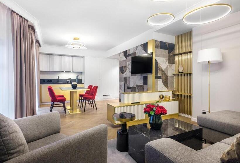 سوییت لوکس, Golden Queen Deluxe Jacuzzi Apartments   Old Town