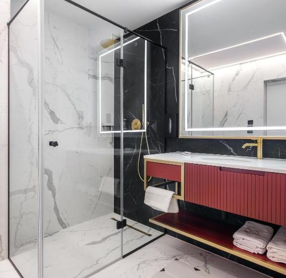 سوییت لوکس, Golden Queen Deluxe Jacuzzi Apartments   Old Town