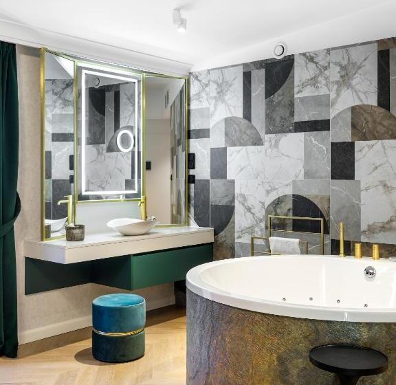 سوییت لوکس, Golden Queen Deluxe Jacuzzi Apartments   Old Town