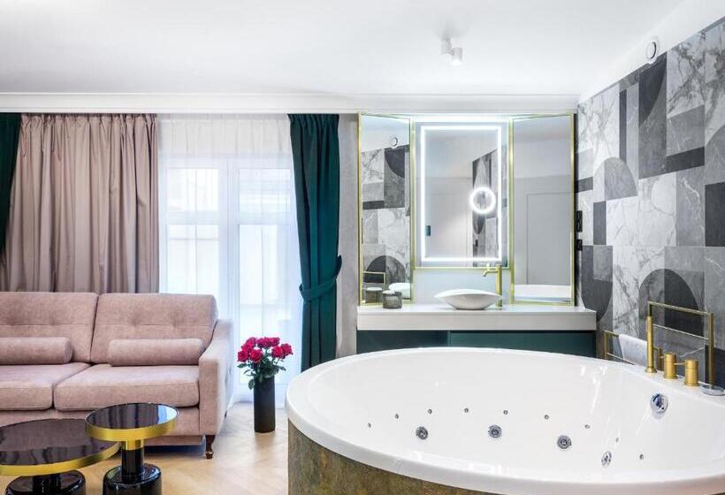 سوییت لوکس, Golden Queen Deluxe Jacuzzi Apartments   Old Town