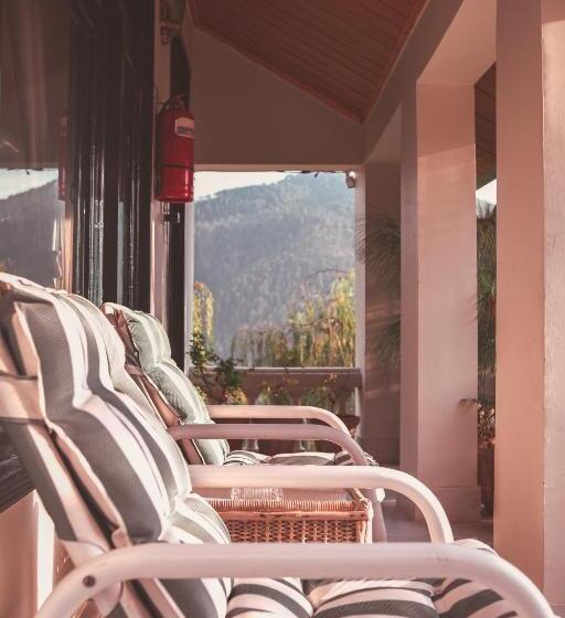اتاق استاندارد با بالکن, Magpie Lodge