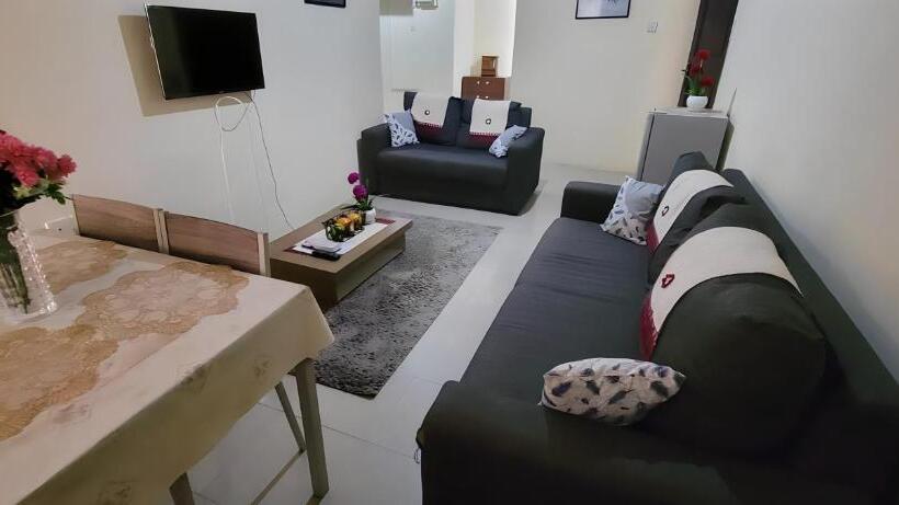 اتاق استاندارد سه تخته با بالکن, Lord S Hands Guest House Hotel