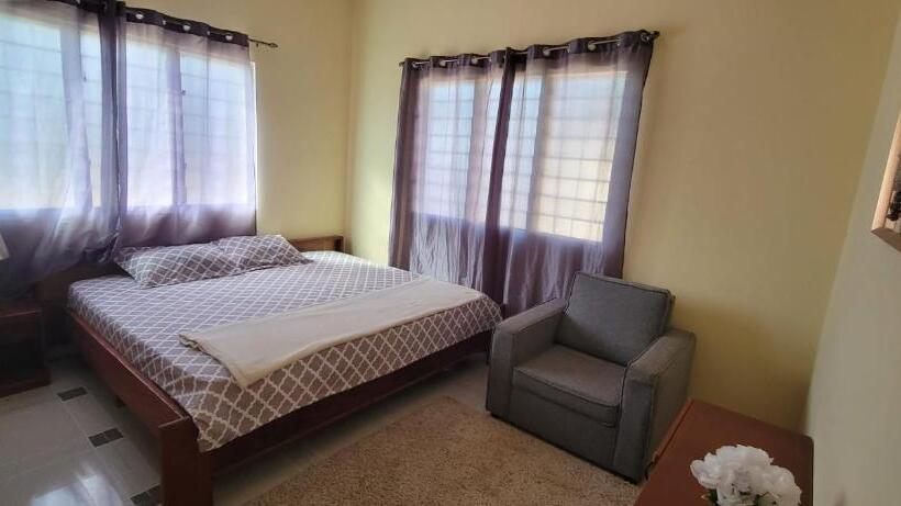 اتاق استاندارد اینتریور, Lord S Hands Guest House Hotel