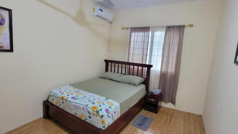 اتاق لوکس با بالکن, Lord S Hands Guest House Hotel