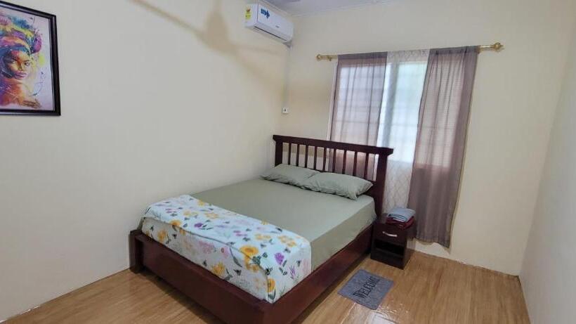 اتاق لوکس با بالکن, Lord S Hands Guest House Hotel
