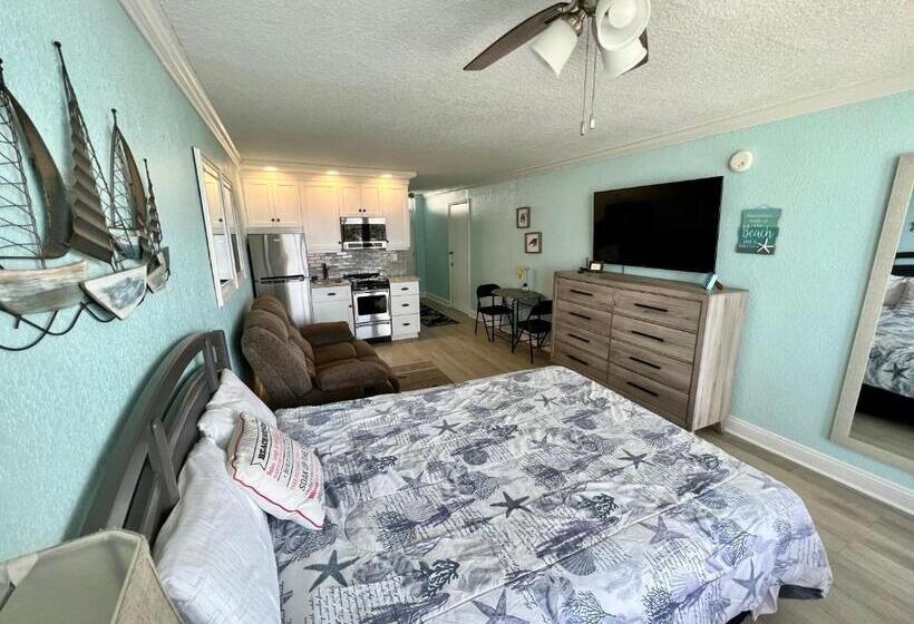 استودیوی استاندارد با چشم‌انداز دریا, Pirates Cove 4th Floor Balcony Remodeled Condo