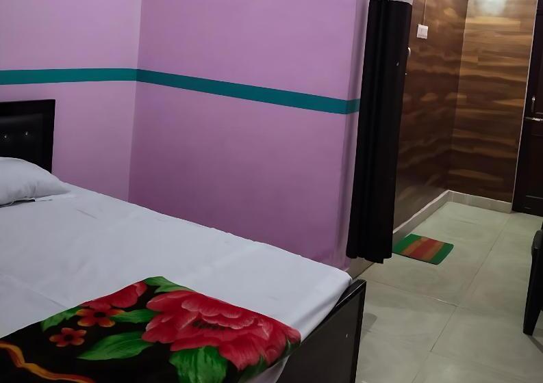 اتاق استاندارد, Shriveni Madhav Hotel Near Kalindi Floating Restaurant