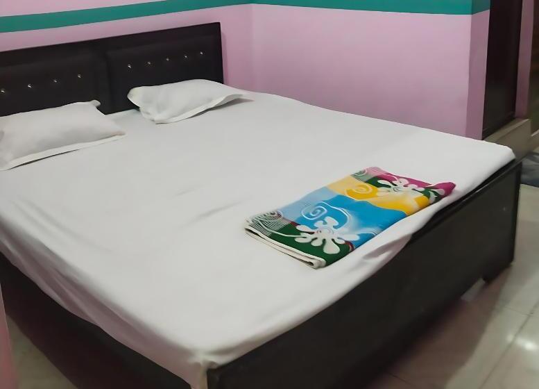 اتاق استاندارد, Shriveni Madhav Hotel Near Kalindi Floating Restaurant