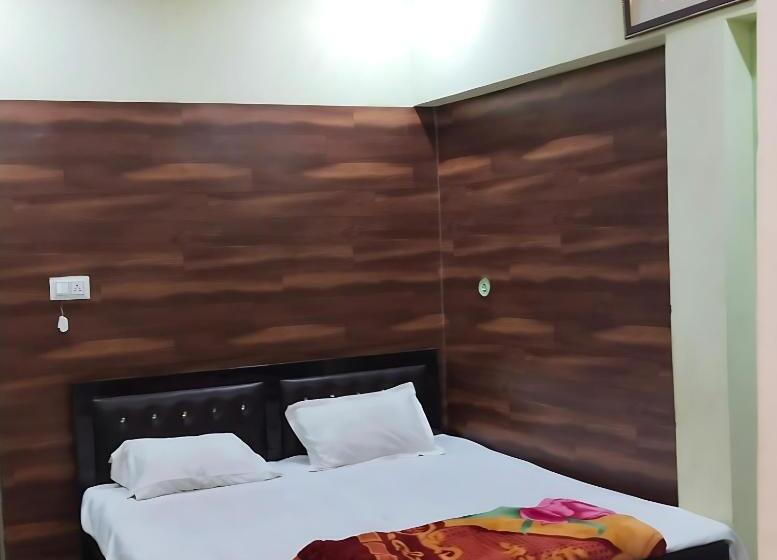 اتاق استاندارد, Shriveni Madhav Hotel Near Kalindi Floating Restaurant