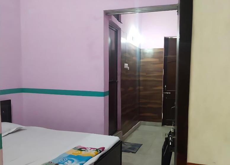 اتاق استاندارد, Shriveni Madhav Hotel Near Kalindi Floating Restaurant